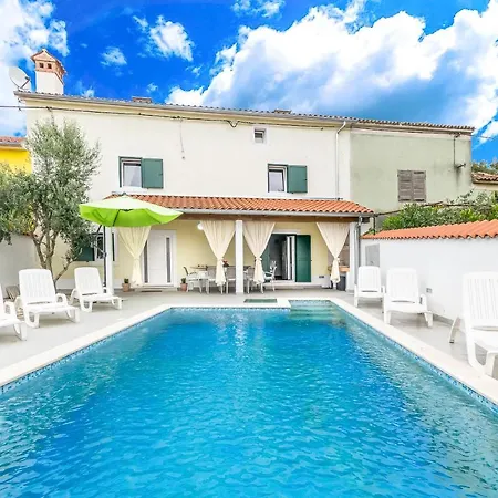 Holiday Olga With Pool &pet Friendly Holiday home *
