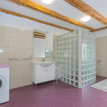 Holiday Olga With Pool &pet Friendly Holiday home *