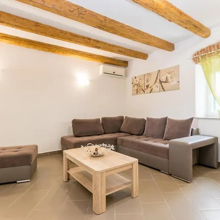 Holiday Olga With Pool &pet Friendly * Pola